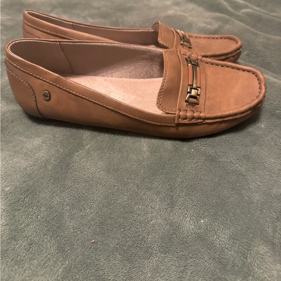 Life Stride Tan Loafers 7.5 - Picture 2 of 6